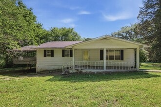 Building Photo - In the Heart of Hixson! 3 beds, 2 baths, Recent Updates!