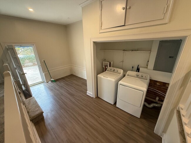 Building Photo - 1121 Forest Hills Rd NW