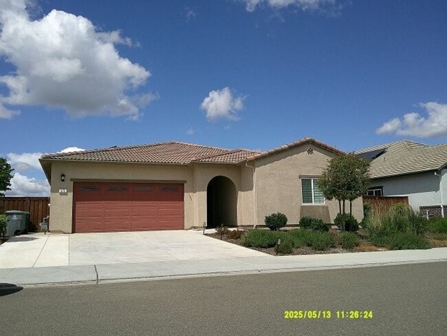 Primary Photo - 670 Wisteria Ln