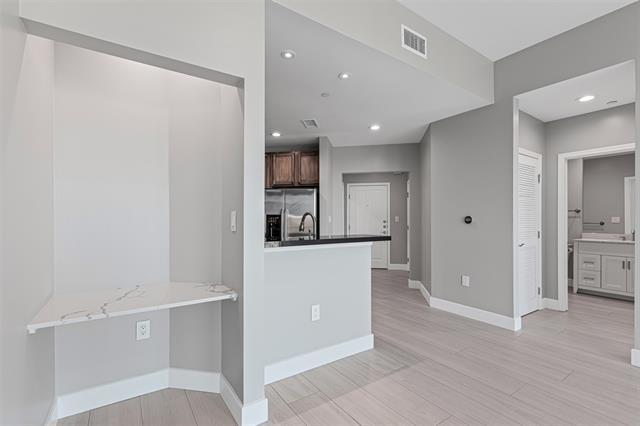 Building Photo - 500 Throckmorton St