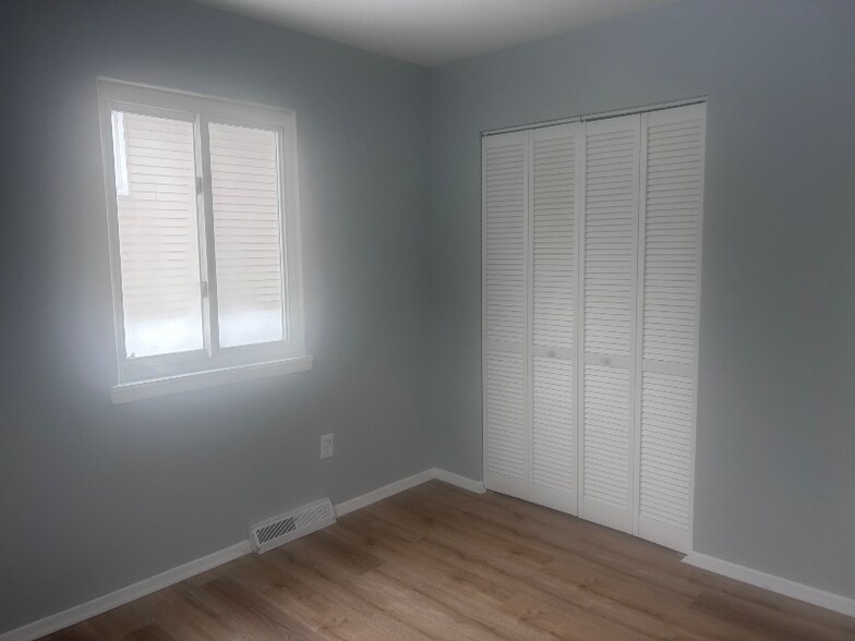 Building Photo - 4655 E 175th St