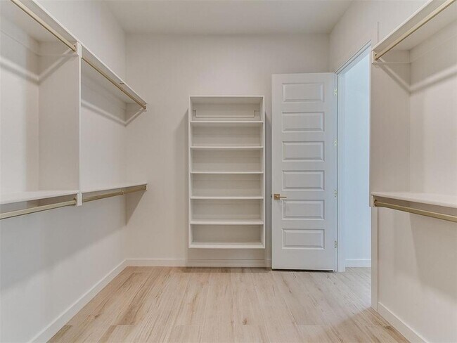 Building Photo - 605 N Idaho Ave