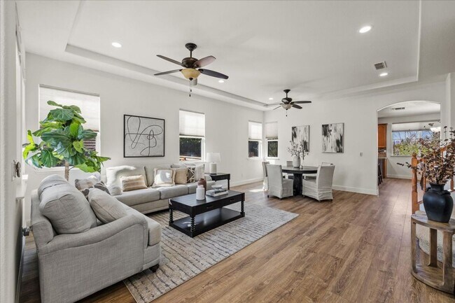 Building Photo - Elegant & Spacious 4 Bedroom Home Near Fol...