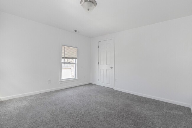 Building Photo - 125 Bell St