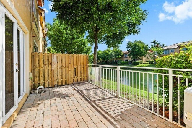 Building Photo - 4962 Leeward Ln