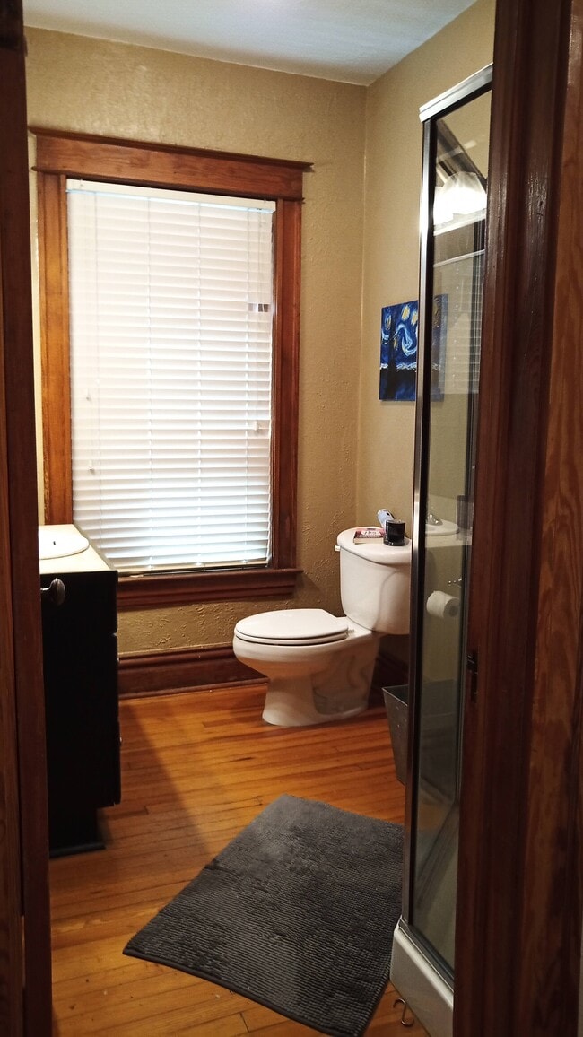 Building Photo - 2415 Vine St