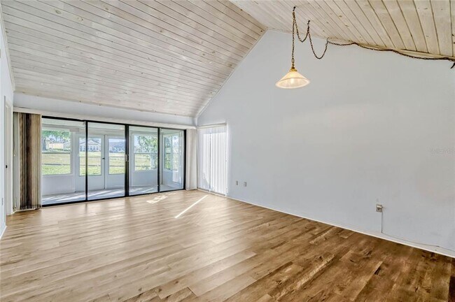 Building Photo - 1236 Villa Ln