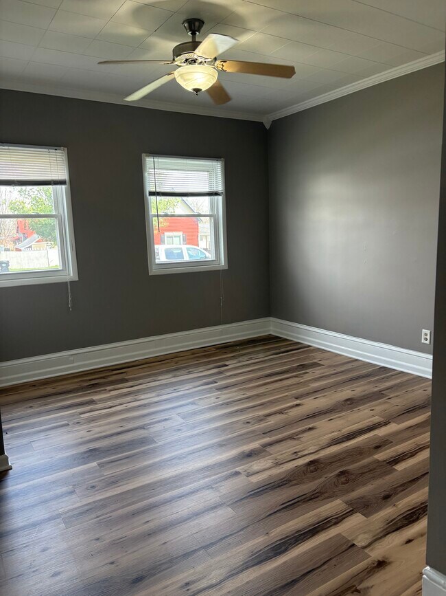 Building Photo - 645 Forest Ave