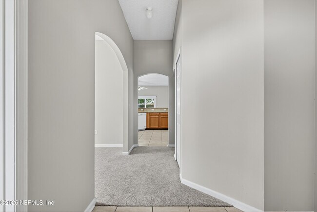 Building Photo - 2821 Cross Creek Dr