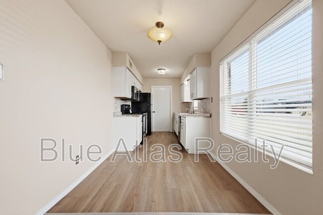 Building Photo - 702 Skyline Dr