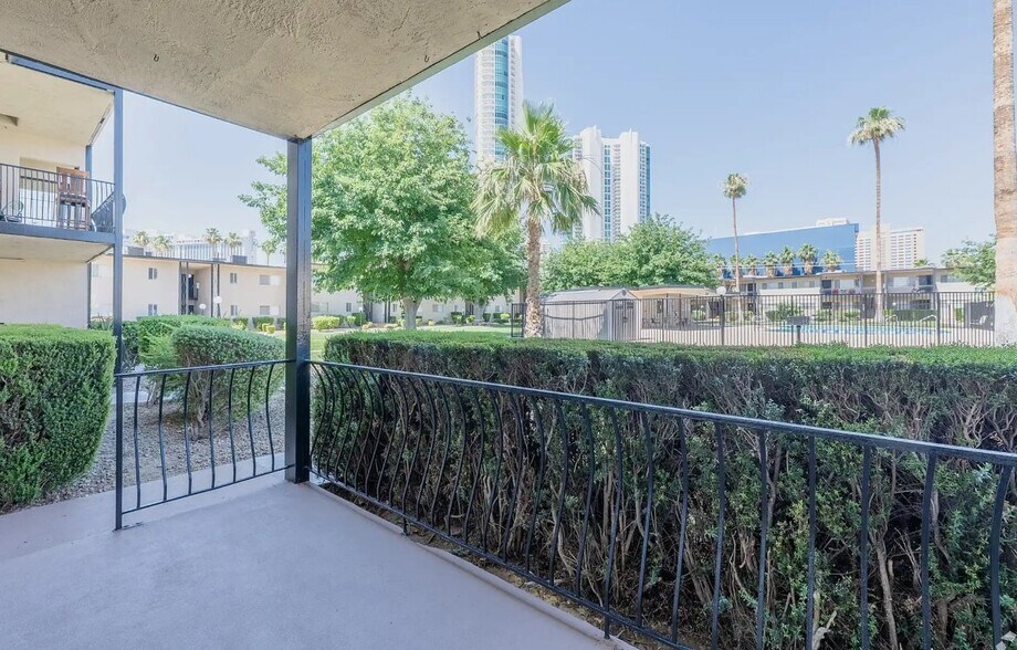 Building Photo - 511 E Sahara Ave
