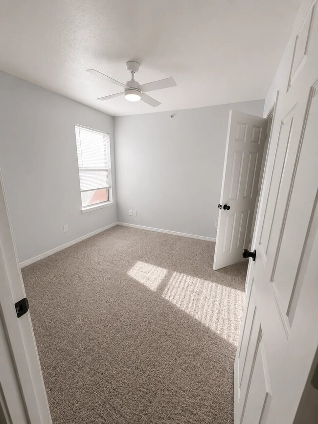 Building Photo - 10611 Mathom Landing