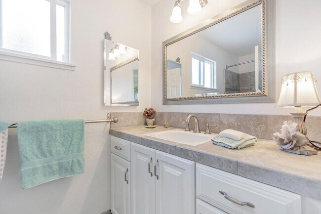 Building Photo - Recently updated spacious 3 bedroom 2.5 bath townhome available soon