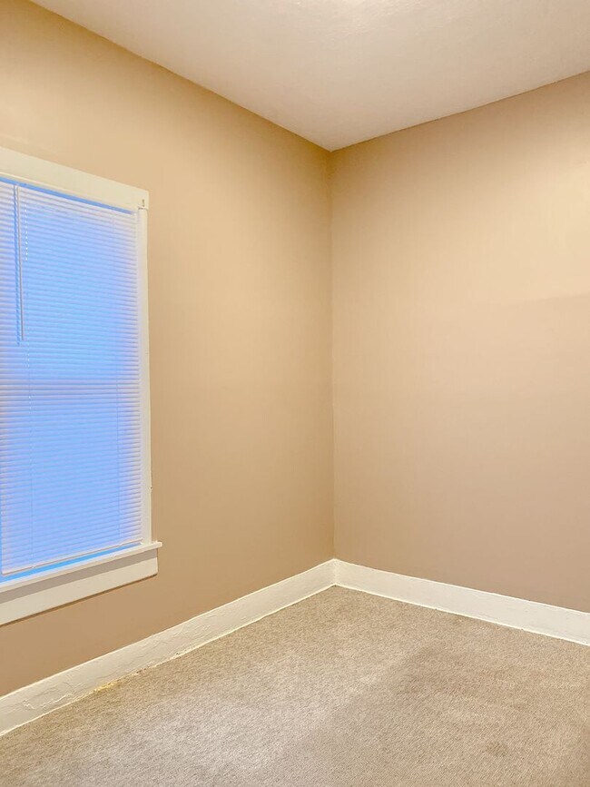 Building Photo - ZIGZAG, LLC:[TRAN][ZIGZAC][KT][CAG] 1942 S 16 ST