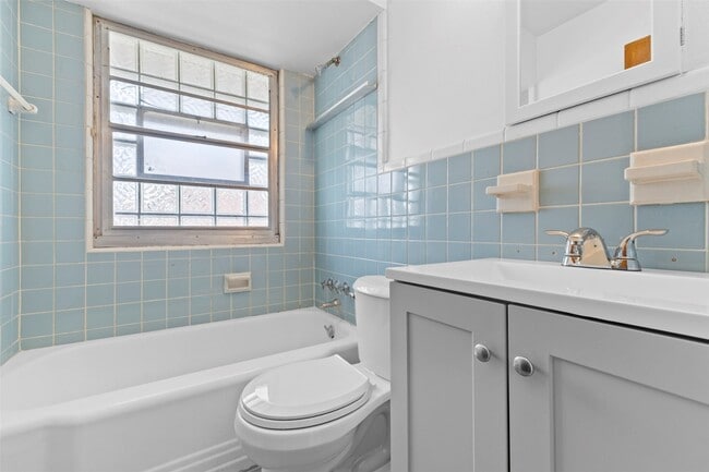 Building Photo - 6048 Southwest Ave