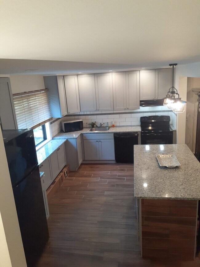 View of the kitchen from entrance (stairs) - 20 Elizabeth Way