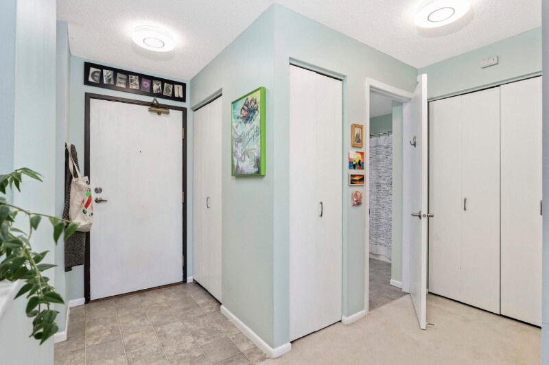 Building Photo - 720 3rd Ave NE