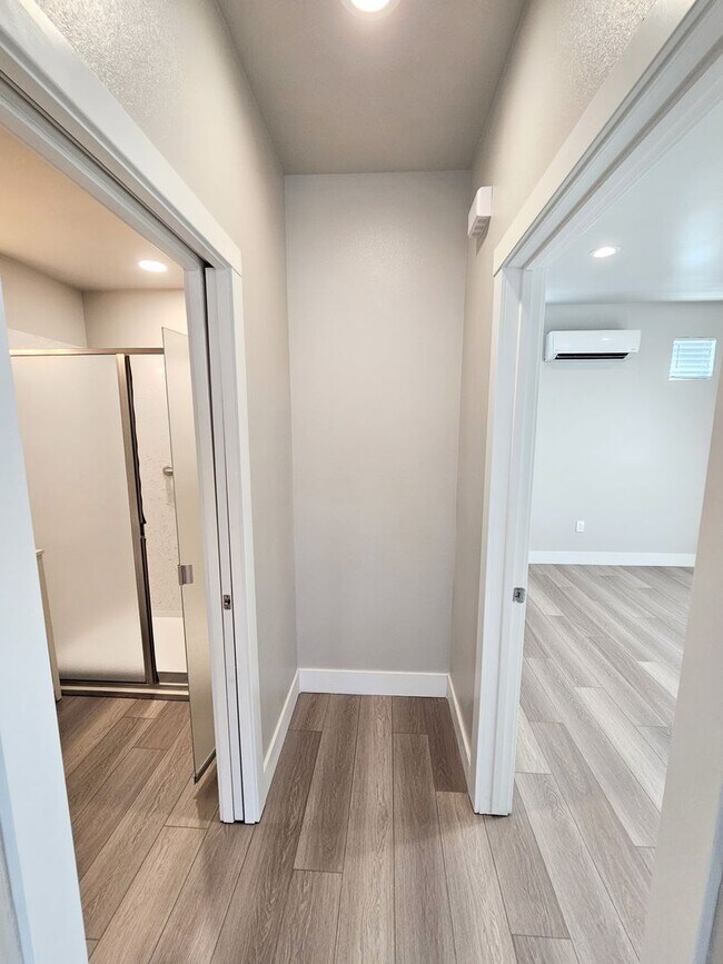 Building Photo - **Nearly new 1-Bedroom Midtown Apartment f...