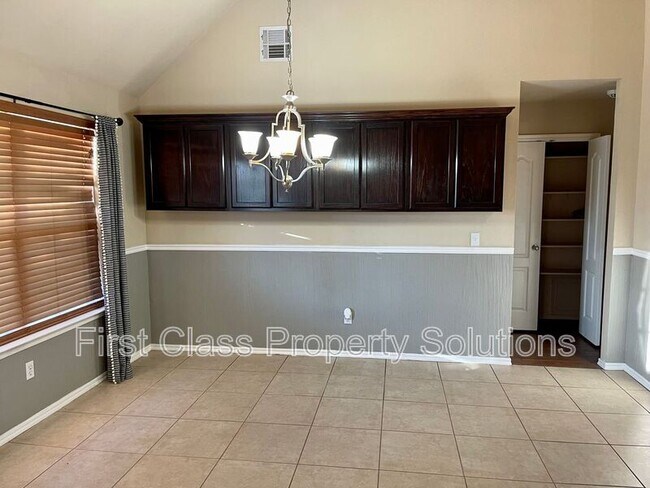 Building Photo - 917 Renita Way