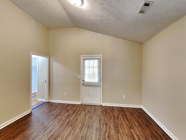 Building Photo - One Month Free! Nice 3 Bedroom Home locate...