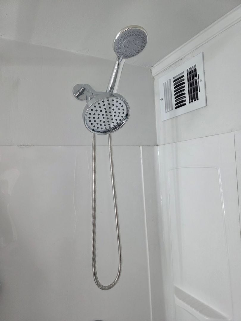 Building Photo - 650 E 130th St