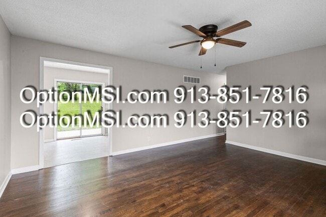 Building Photo - Welcome home to this beautifully updated 3-bedroom home in Kansas City, KS!