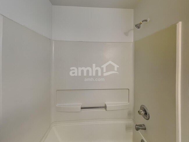 Building Photo - 2202 Henning Pl