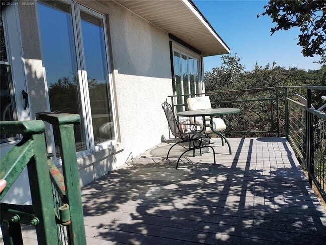 Building Photo - 525 Northwood Hills Dr