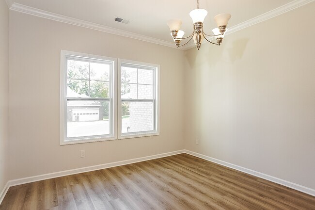 Building Photo - 467 Bainbridge Dr