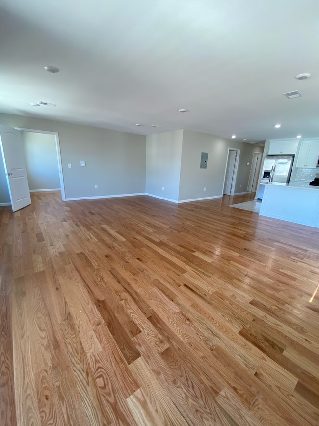 Building Photo - 464 Chestnut St