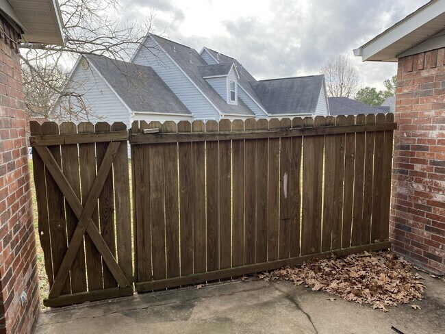 Building Photo - 503 Cammellia Dr Unit B