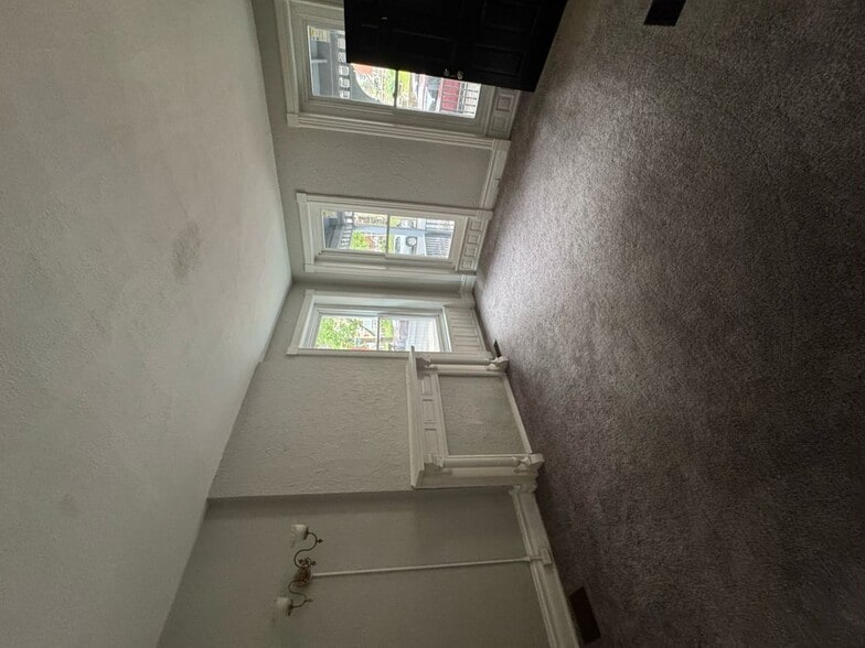 Building Photo - 241 N 4th St