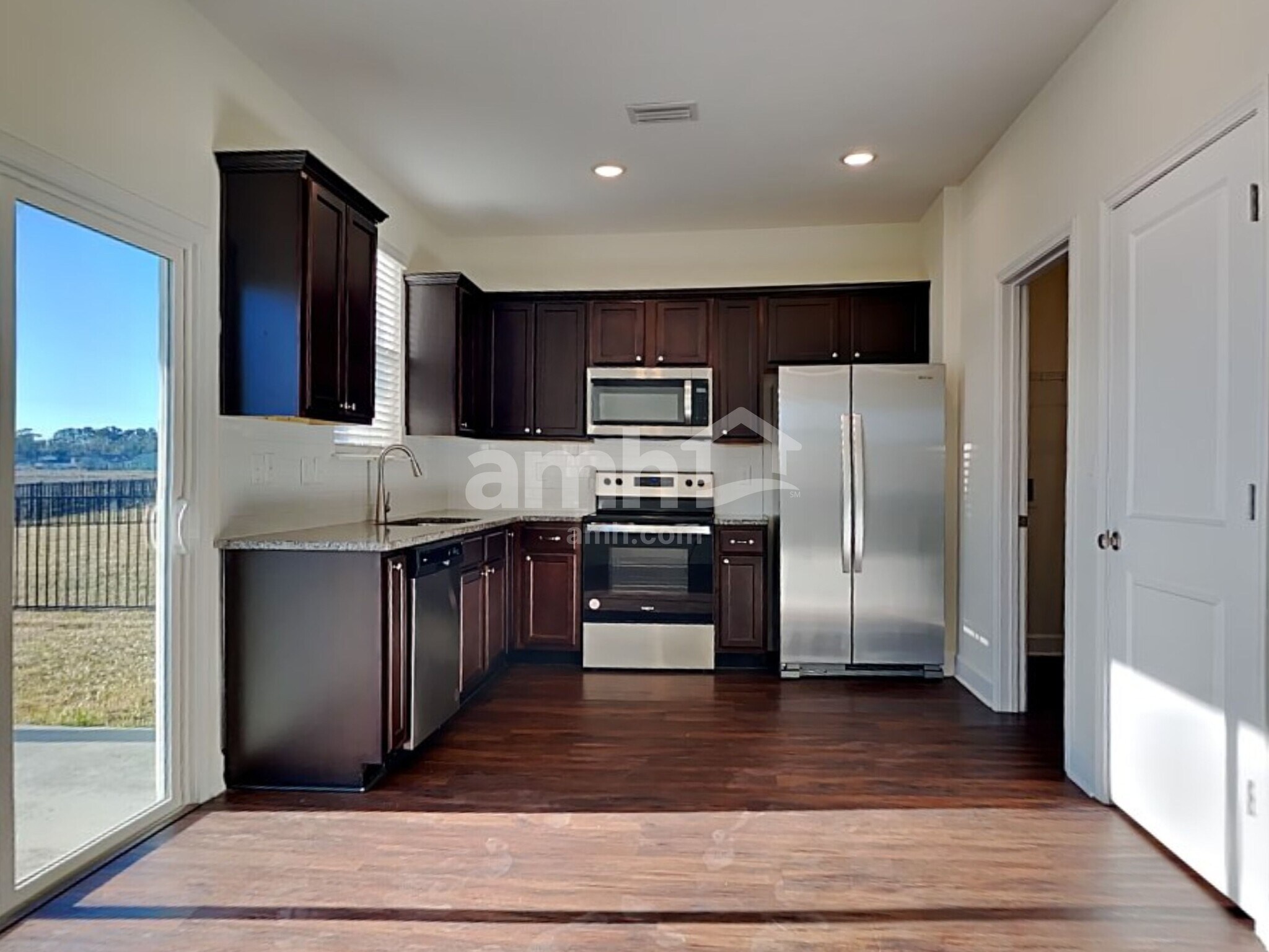 Building Photo - 975 Tan Tara Trl