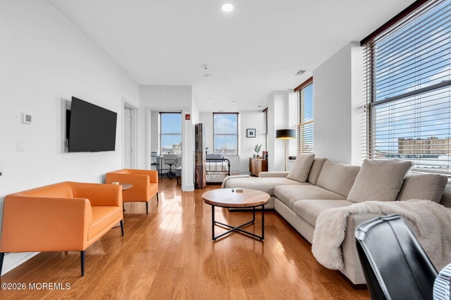 Building Photo - 501 Grand Ave