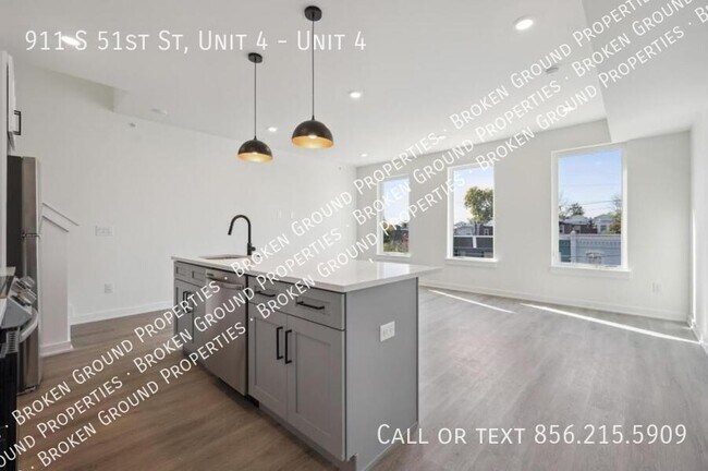 Building Photo - 911 S 51st St