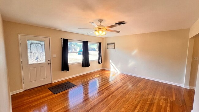 Building Photo - Charming 2-Bed Retreat in the Heart of Mount Dora! PRIME LOCATION! DONT MISS OUT!