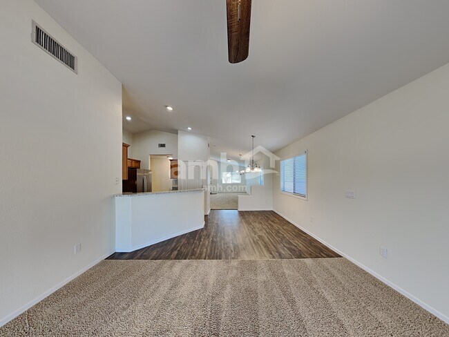 Building Photo - 7856 S Splinter Way