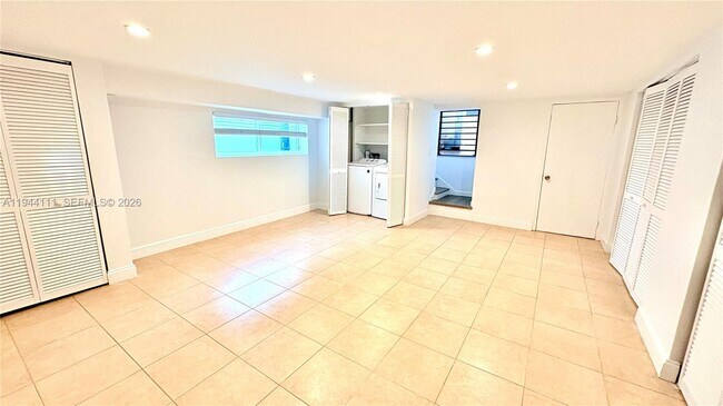 Building Photo - 2301 S Miami Ave