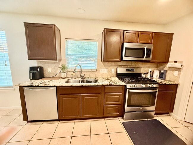 Building Photo - 4615 Pin Oak Creek Ln