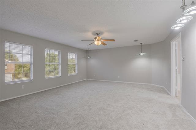 Building Photo - 5525 Ventura St