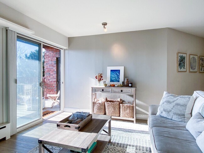 Building Photo - 601 N Segoe Rd