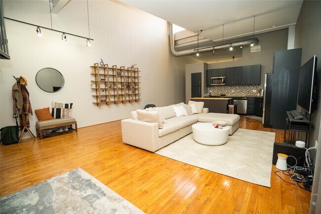 Building Photo - 1312 Live Oak St