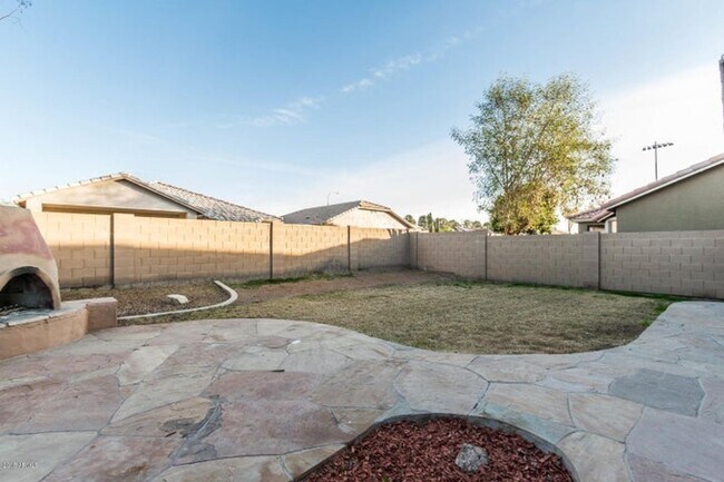 Building Photo - Charming 5 Bed 3 bath Home in Avondale