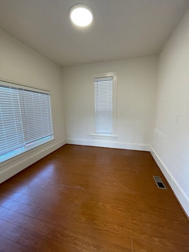 Building Photo - 1/2 Off First Month's Rent, 2Bdrm, 1Bath, SFR