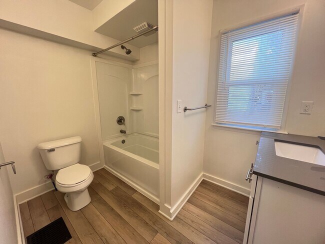 Building Photo - Updated Three Bedroom Home on the NE side of Grand Rapids!