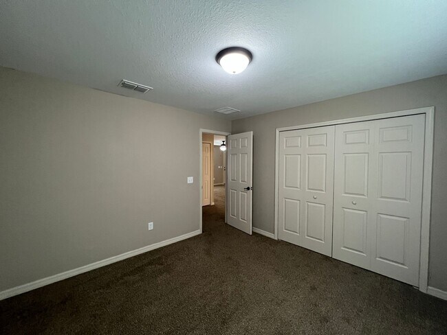 Building Photo - Charming 3 Bedroom 2 Bathroom Home in Ocala!!