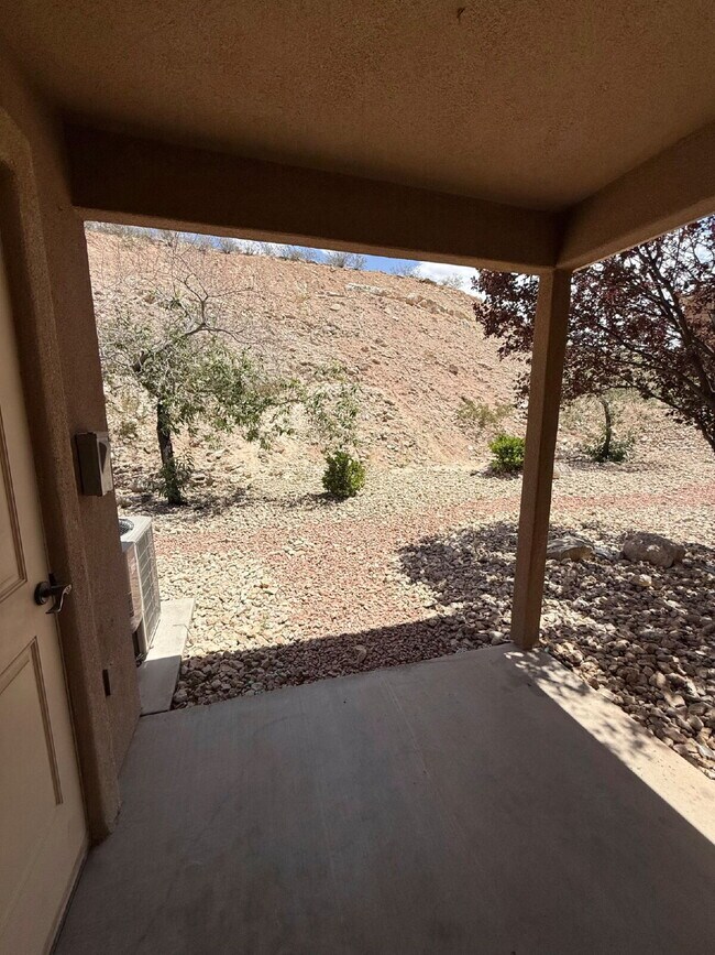 Building Photo - Fossil Hills Townhomes 3 Bed 2.5 Bath