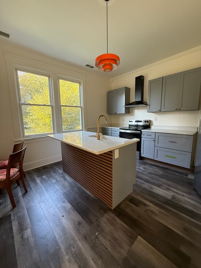 Building Photo - 1608 Columbia St