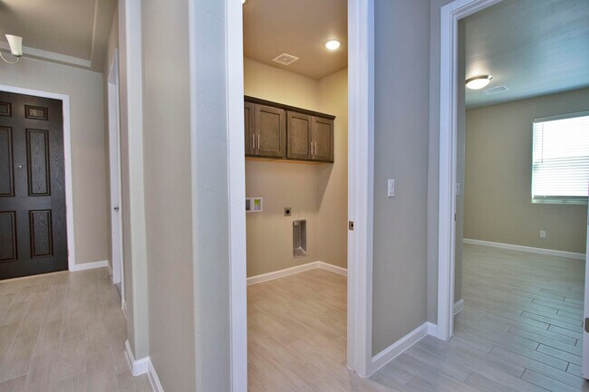 Building Photo - 729 C. Escondida