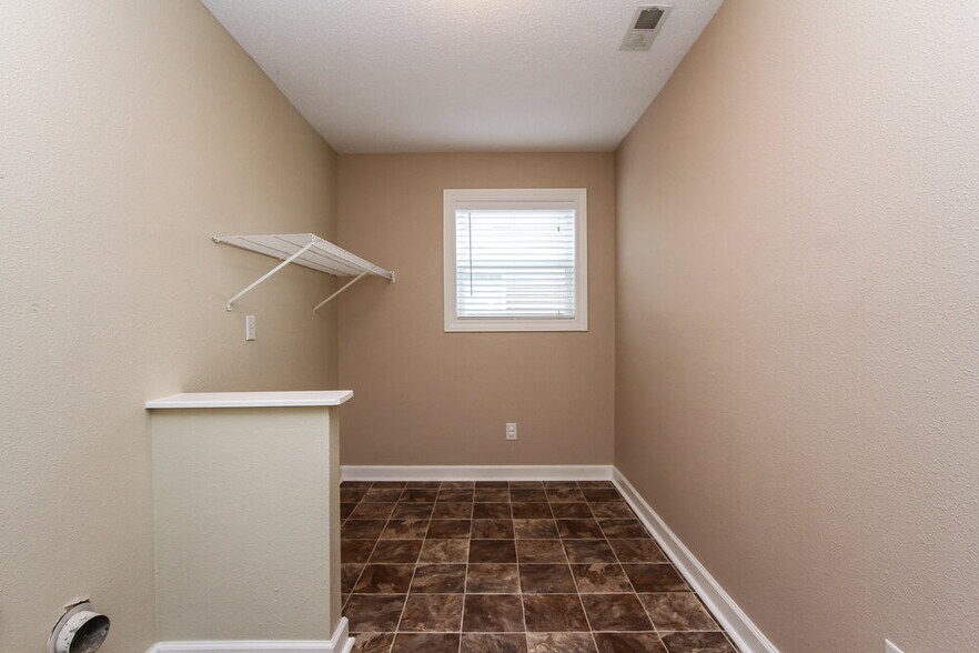 Building Photo - 5834 Long Lake Ln.